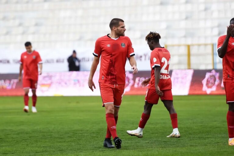 manisa-fk-dino-arslanagic-ile-yollari-ayirdi-Zfva7bXT.jpg