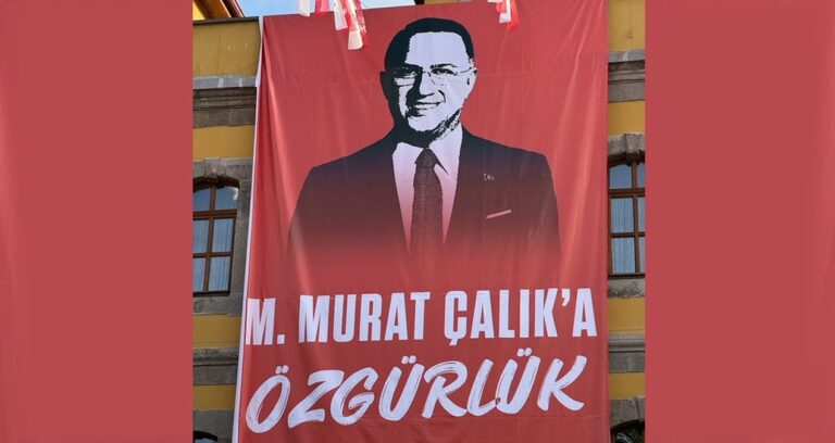 trabzon-mitinginin-yapilacagi-meydanda-dikkat-ceken-afis-gM2j8fFS.jpg