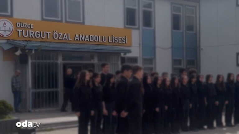 lisede-skandal-kurallar-sorusturma-baslatildi-kizlar-ayakta-gidecek-JGnuUmvR.jpg