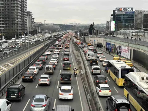 İstanbul’da Akaryakıt Zammı Trafik Yoğunluğunu Azaltmadı
