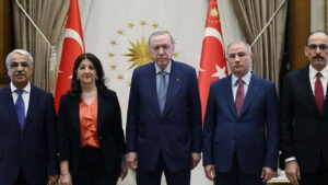 surecte-tikaniklik-iddialarina-akp-kurmaylari-yanit-verdi-sonunda-bir-karar-verilecek-wgW4LHg9