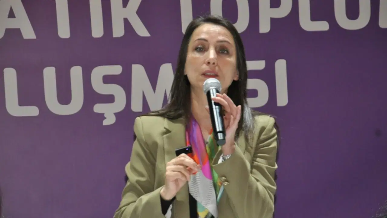 dem-parti-es-genel-baskani-tulay-hatimoglullari-savasa-karsi-cikarken-ayni-zamanda-yoksulluga-karsi-tI9i4Iss