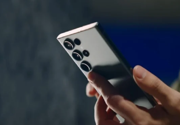samsung-cok-sevilen-3-modelin-fisini-cekti-cpSuRQQm