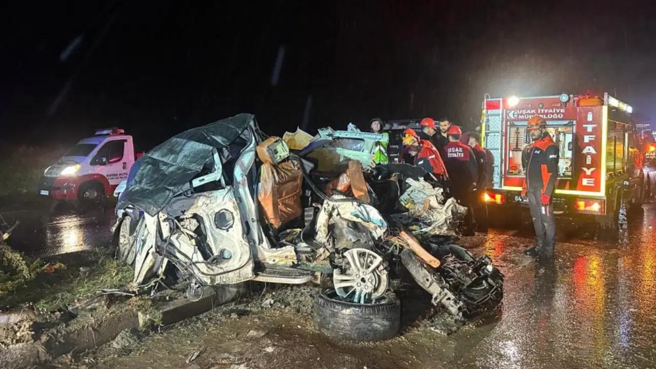 Uşak’ta Feci Kaza: 7 Araç Çarpıştı, 4 Can Gitti, 34 Yaralı!
